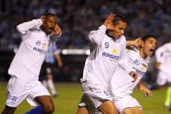 cruzeirensens comemoram gol de wellington paulista